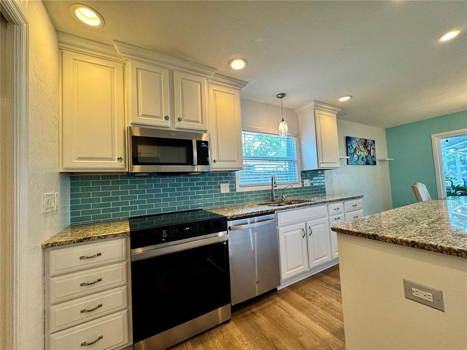 На продажу: $699,900 (3 спален, 2 ванн, 2014 Квадратных фут)