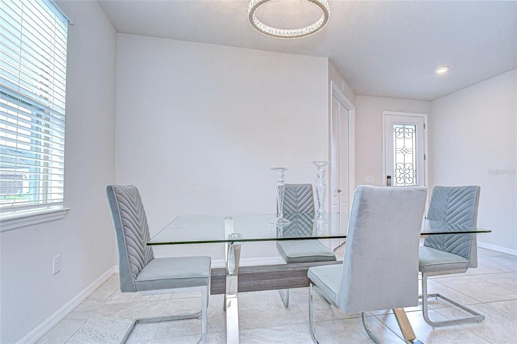 En Venta: $550,000 (5 camas, 4 baños, 3245 Pies cuadrados)