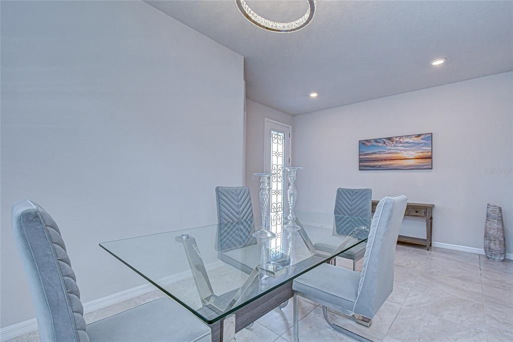 En Venta: $550,000 (5 camas, 4 baños, 3245 Pies cuadrados)