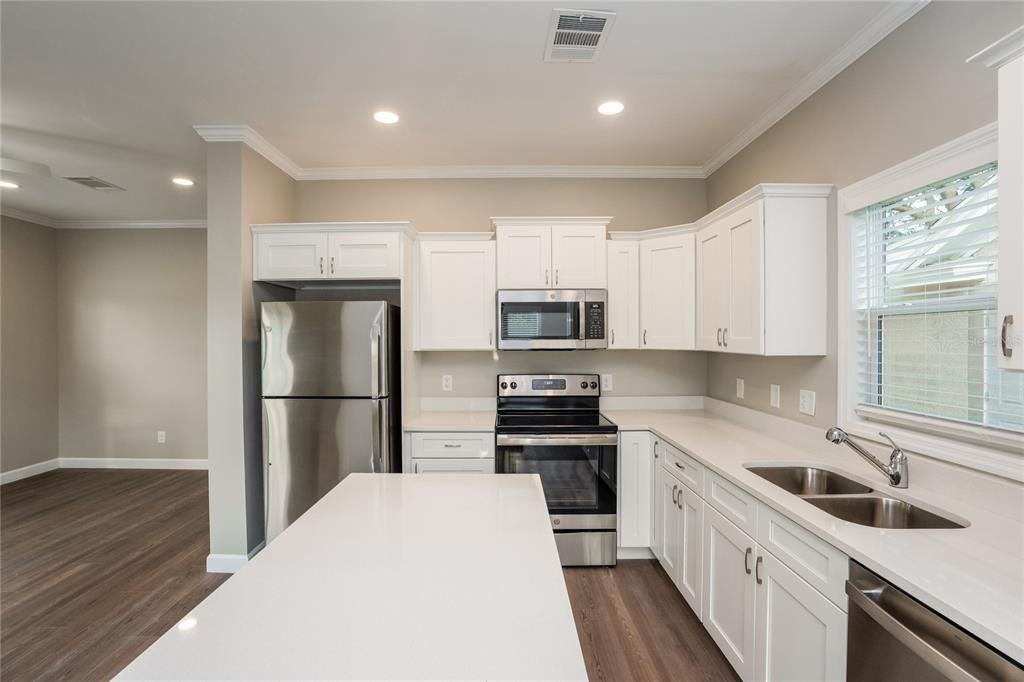 В аренду: $2,310 (3 спален, 1 ванн, 868 Квадратных фут)