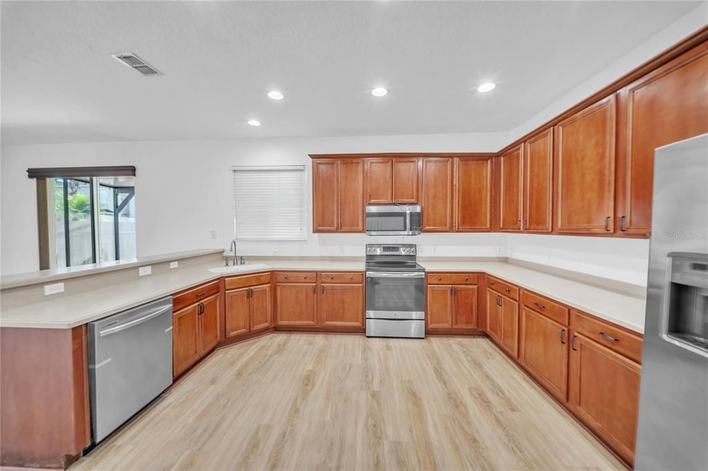 На продажу: $464,900 (3 спален, 2 ванн, 2112 Квадратных фут)