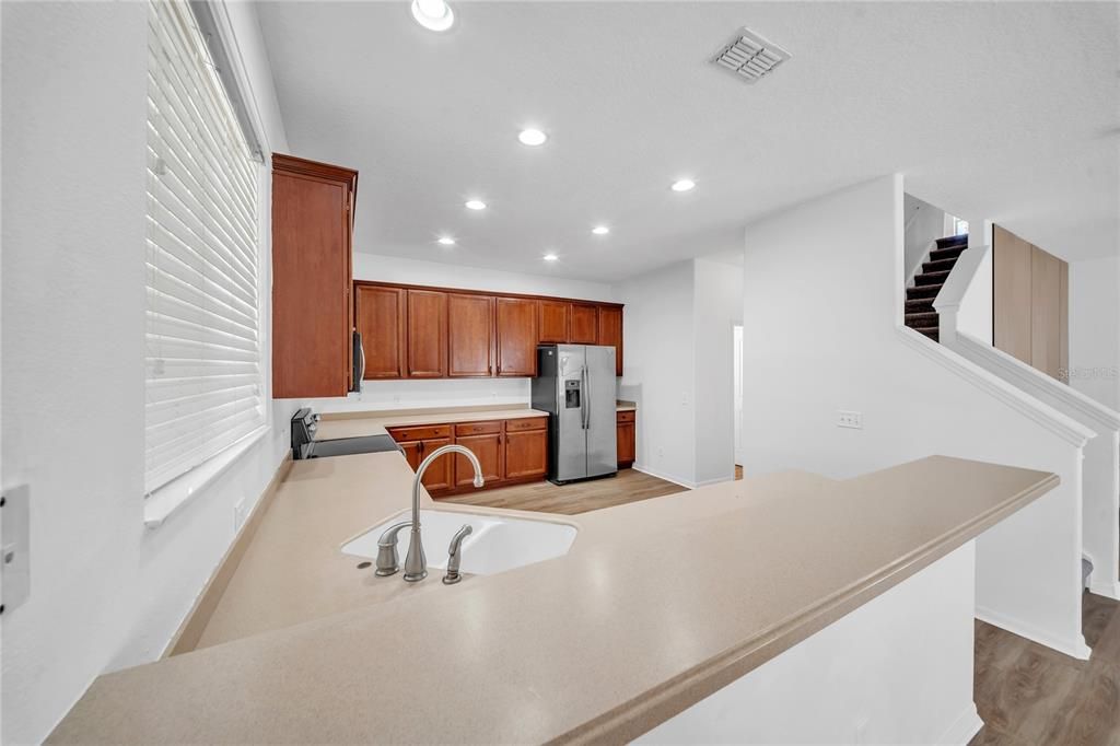 На продажу: $464,900 (3 спален, 2 ванн, 2112 Квадратных фут)