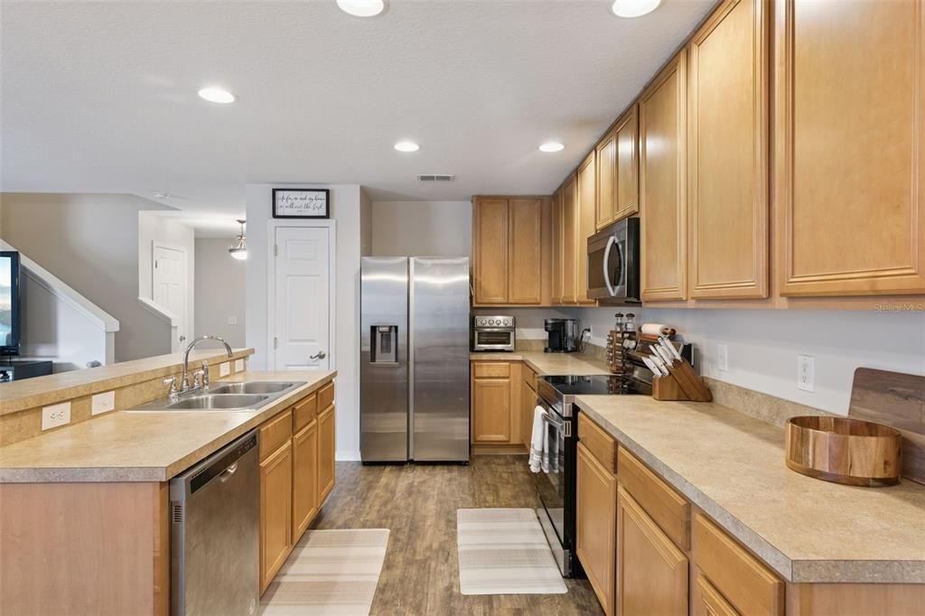 合同活跃: $365,000 (3 贝兹, 2 浴室, 1744 平方英尺)