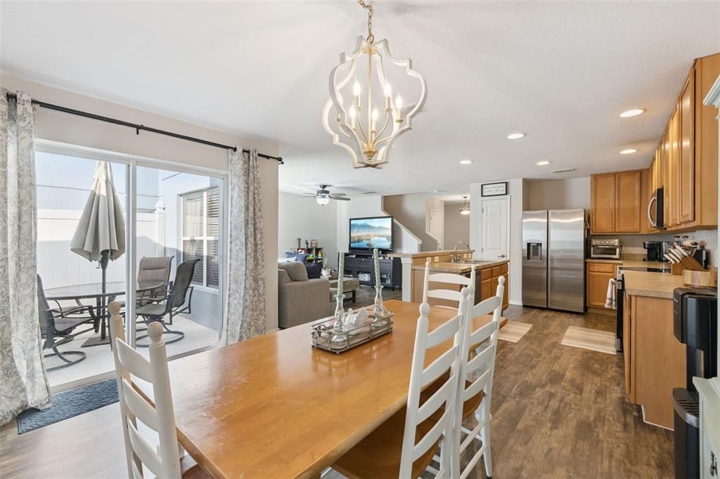 合同活跃: $365,000 (3 贝兹, 2 浴室, 1744 平方英尺)