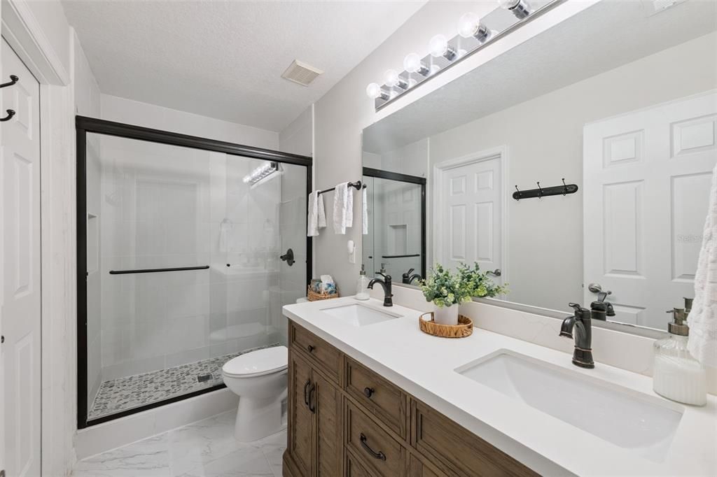 合同活跃: $365,000 (3 贝兹, 2 浴室, 1744 平方英尺)