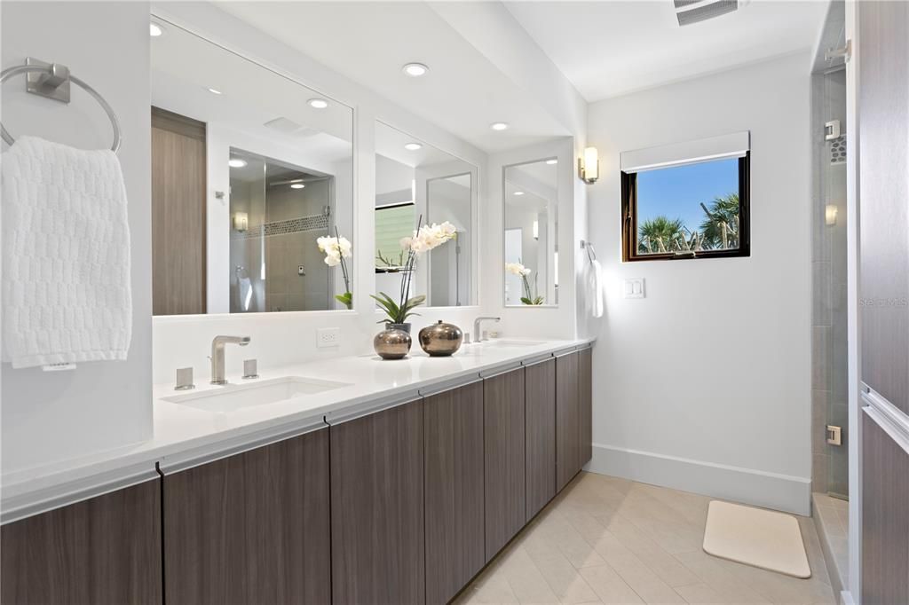 En Venta: $3,750,000 (4 camas, 3 baños, 2006 Pies cuadrados)