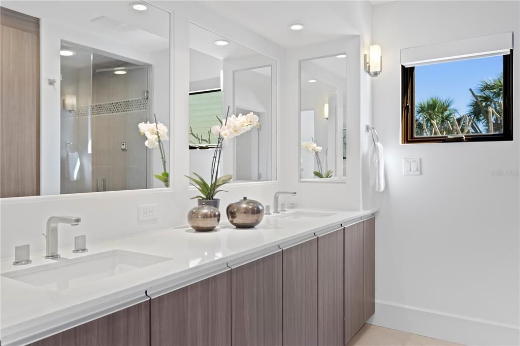 En Venta: $3,750,000 (4 camas, 3 baños, 2006 Pies cuadrados)