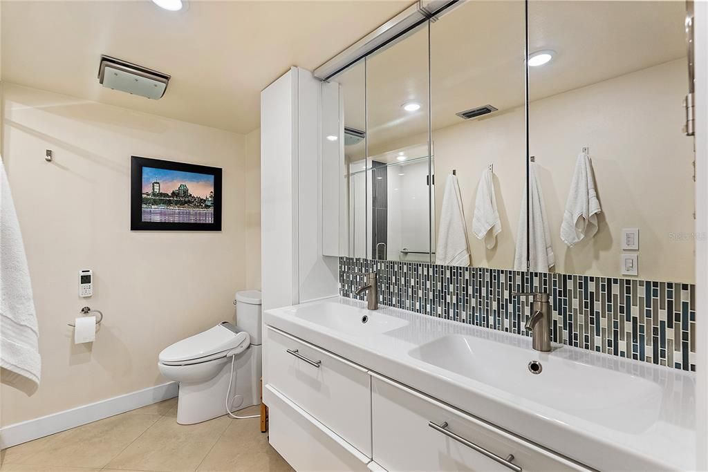 На продажу: $655,000 (2 спален, 2 ванн, 1220 Квадратных фут)