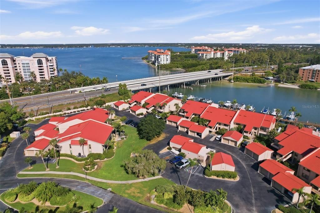 На продажу: $655,000 (2 спален, 2 ванн, 1220 Квадратных фут)