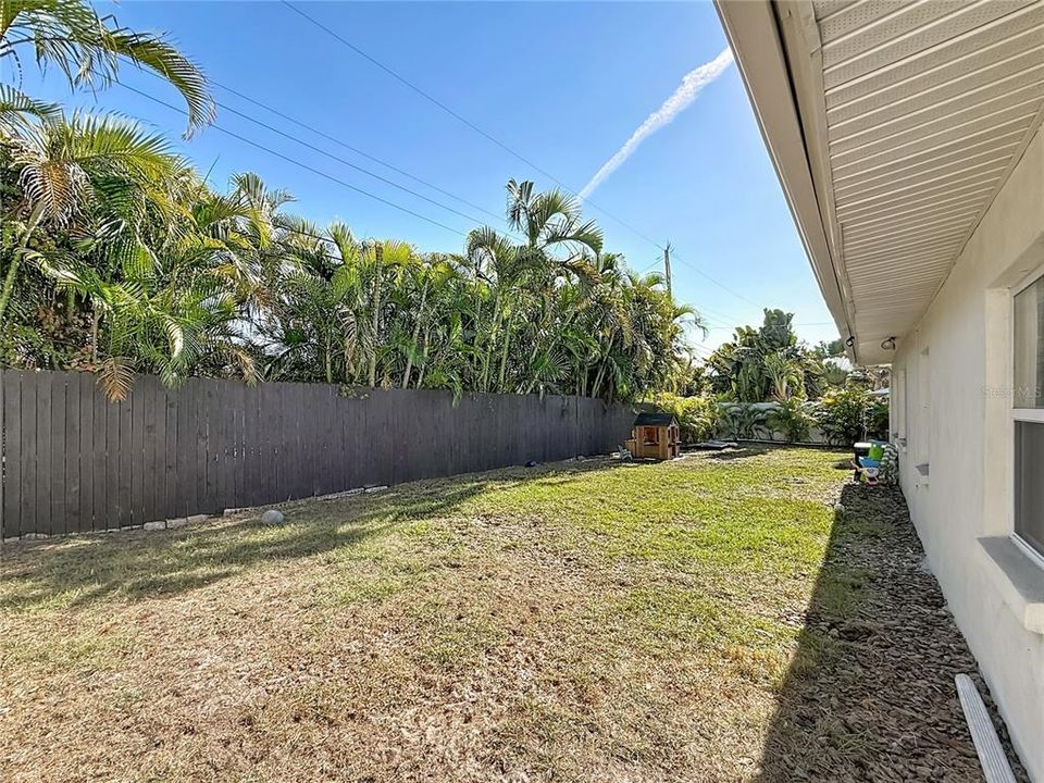 For Sale: $650,000 (4 beds, 2 baths, 1817 Square Feet)