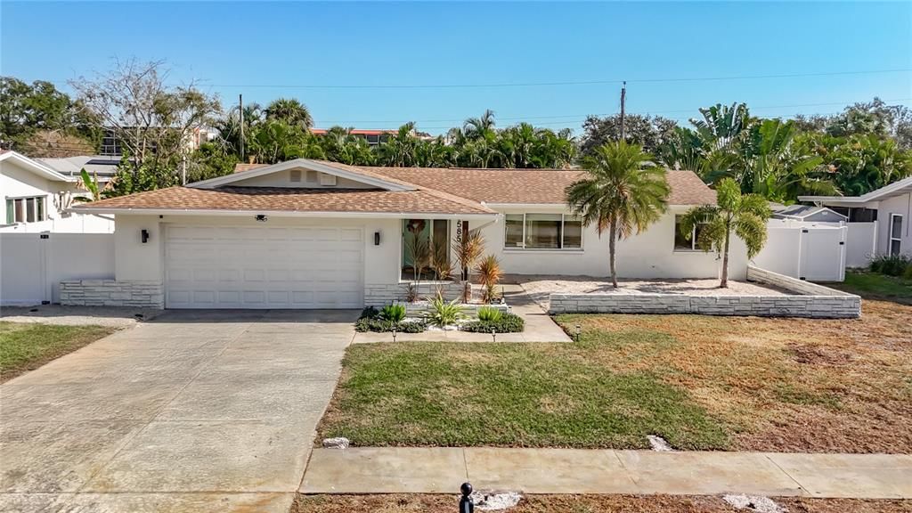 For Sale: $650,000 (4 beds, 2 baths, 1817 Square Feet)