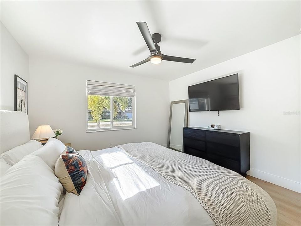 For Sale: $650,000 (4 beds, 2 baths, 1817 Square Feet)