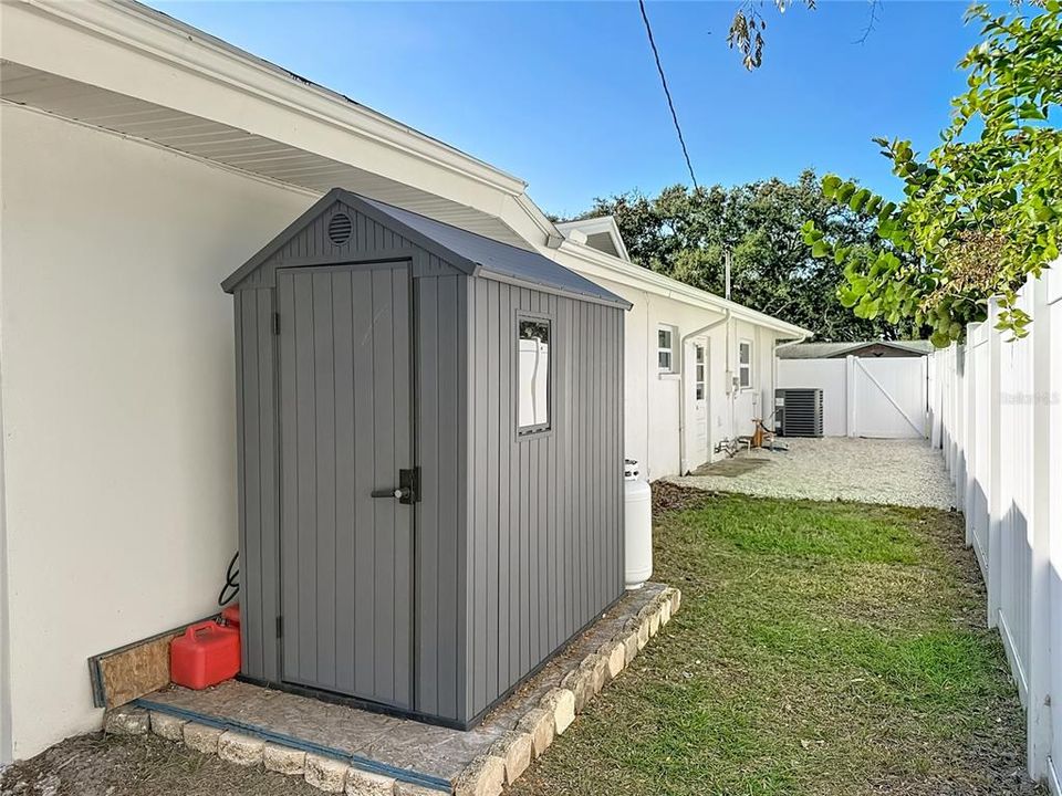 For Sale: $650,000 (4 beds, 2 baths, 1817 Square Feet)