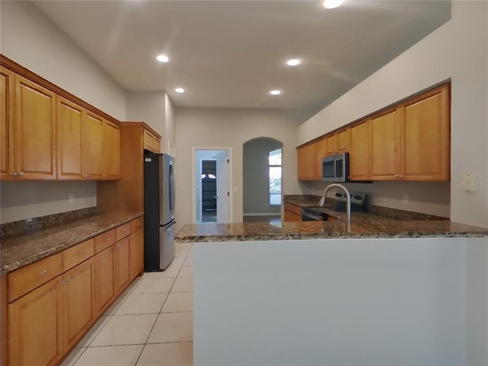 В аренду: $3,229 (4 спален, 3 ванн, 2436 Квадратных фут)