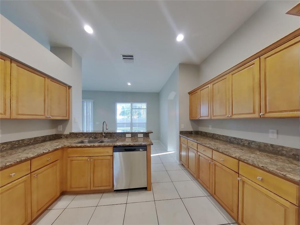 В аренду: $3,229 (4 спален, 3 ванн, 2436 Квадратных фут)