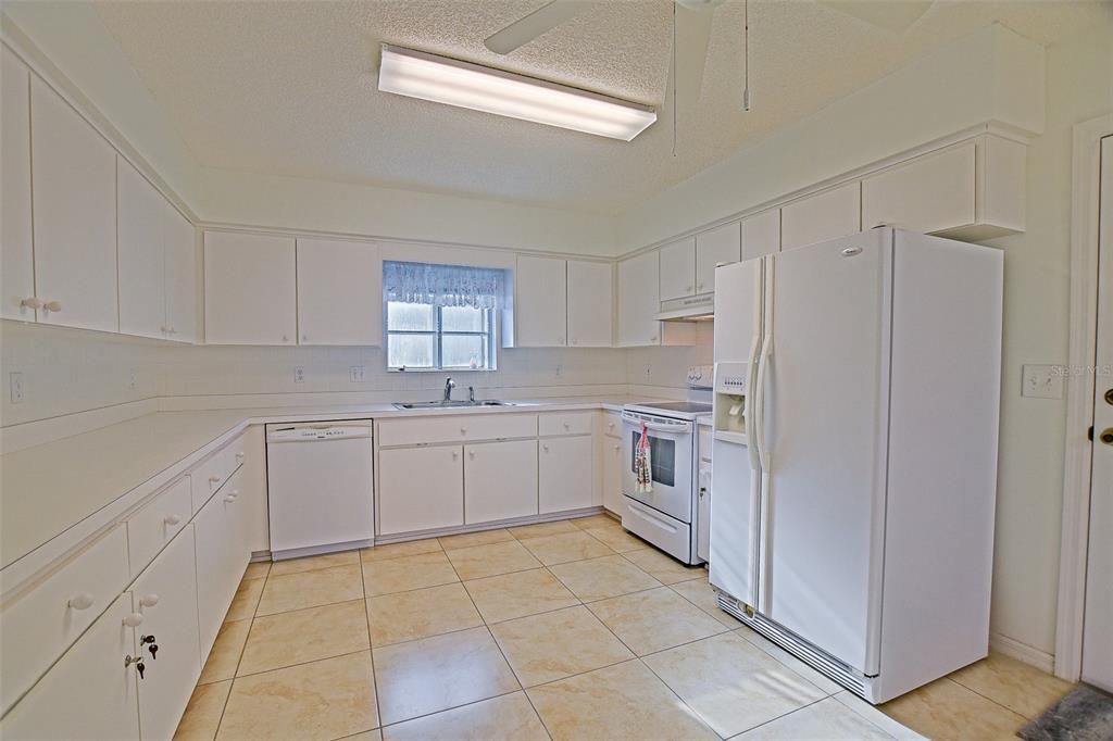 For Sale: $209,000 (2 beds, 2 baths, 1240 Square Feet)