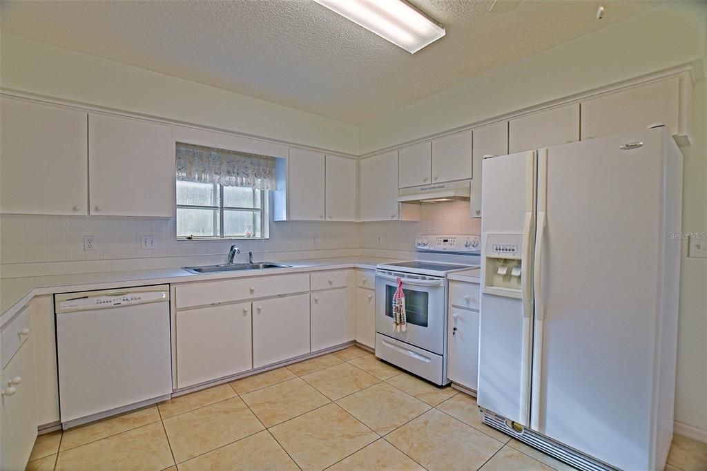 For Sale: $209,000 (2 beds, 2 baths, 1240 Square Feet)