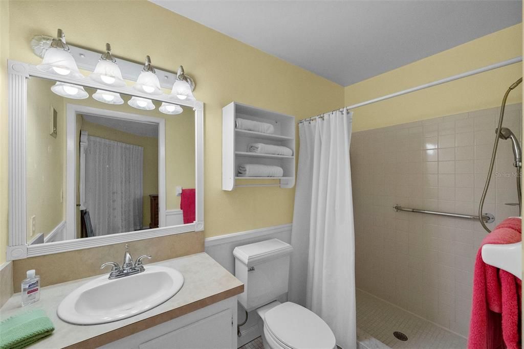 For Sale: $219,000 (2 beds, 2 baths, 1025 Square Feet)