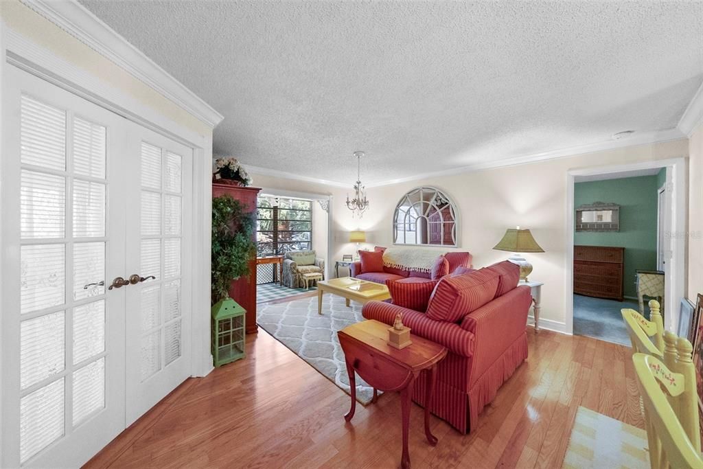 For Sale: $219,000 (2 beds, 2 baths, 1025 Square Feet)