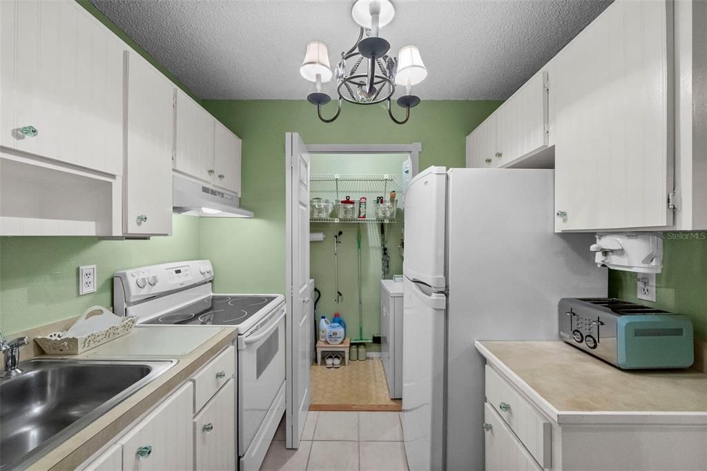 For Sale: $219,000 (2 beds, 2 baths, 1025 Square Feet)