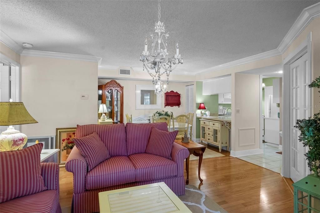 For Sale: $219,000 (2 beds, 2 baths, 1025 Square Feet)