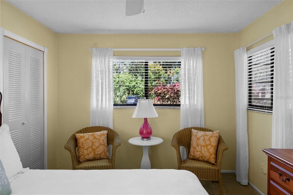 For Sale: $219,000 (2 beds, 2 baths, 1025 Square Feet)