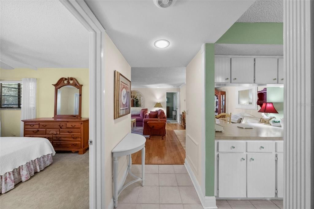 For Sale: $219,000 (2 beds, 2 baths, 1025 Square Feet)