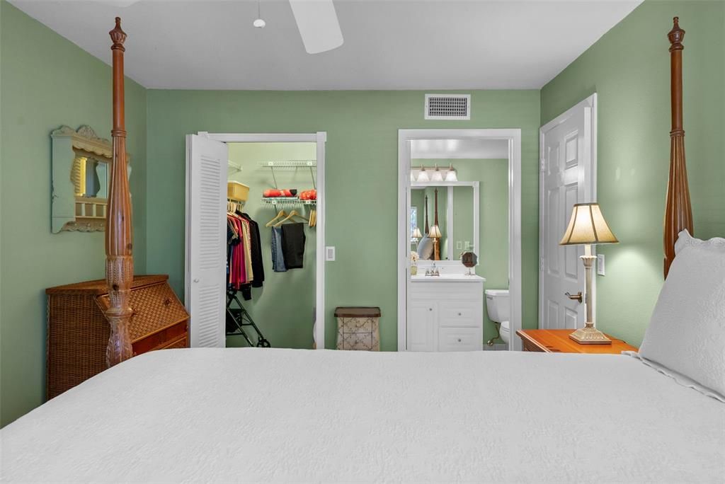 For Sale: $219,000 (2 beds, 2 baths, 1025 Square Feet)