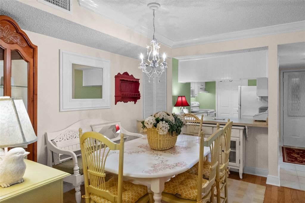 For Sale: $219,000 (2 beds, 2 baths, 1025 Square Feet)