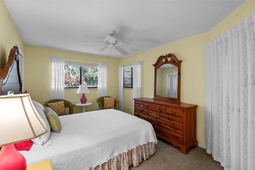 For Sale: $219,000 (2 beds, 2 baths, 1025 Square Feet)