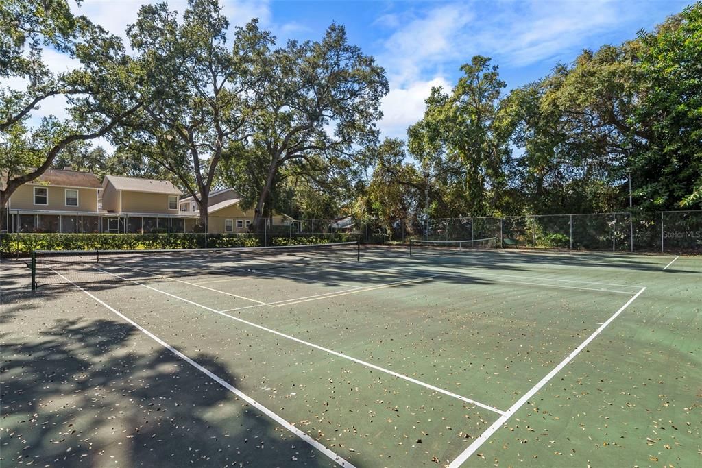 For Sale: $219,000 (2 beds, 2 baths, 1025 Square Feet)