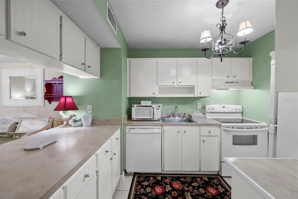 For Sale: $219,000 (2 beds, 2 baths, 1025 Square Feet)