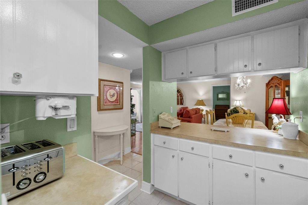 For Sale: $219,000 (2 beds, 2 baths, 1025 Square Feet)