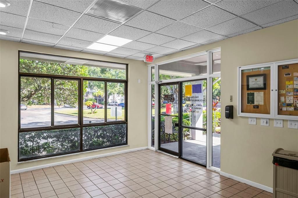 For Sale: $219,000 (2 beds, 2 baths, 1025 Square Feet)