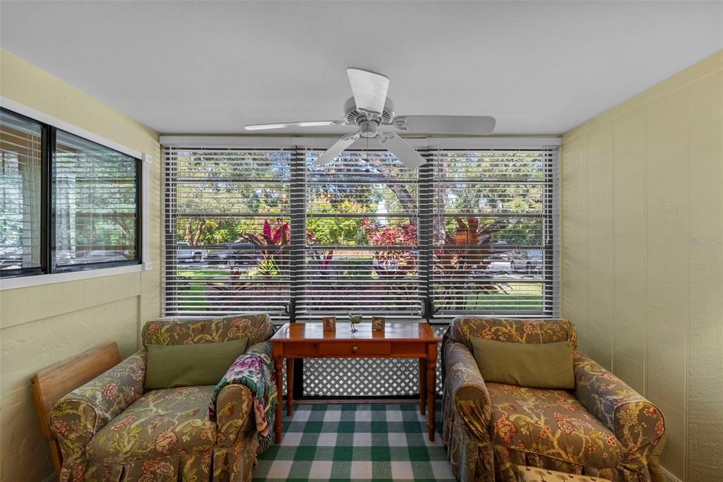 For Sale: $219,000 (2 beds, 2 baths, 1025 Square Feet)