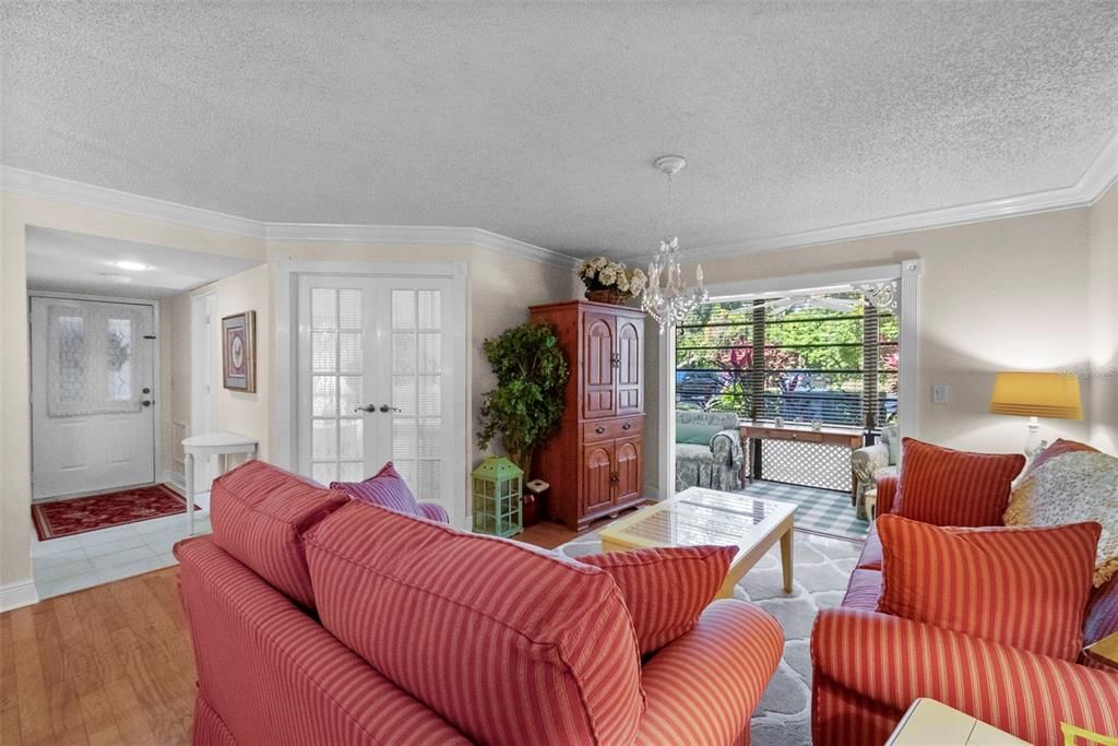 For Sale: $219,000 (2 beds, 2 baths, 1025 Square Feet)