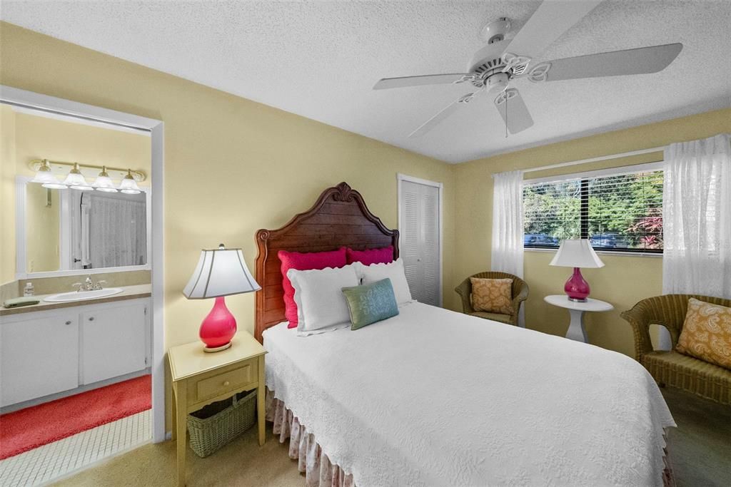 For Sale: $219,000 (2 beds, 2 baths, 1025 Square Feet)