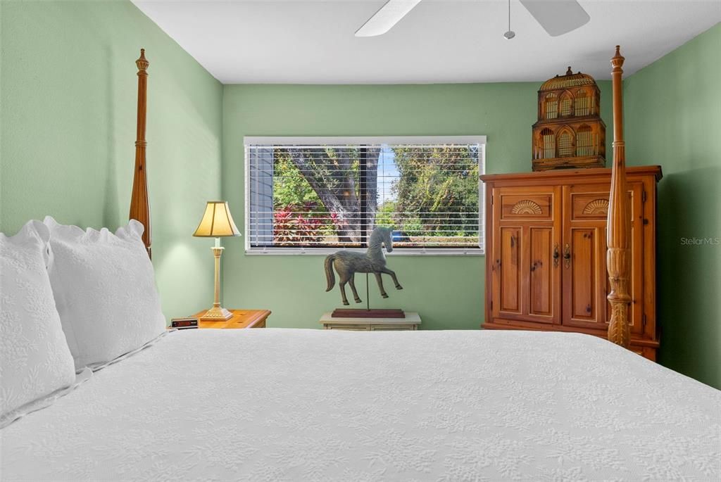 For Sale: $219,000 (2 beds, 2 baths, 1025 Square Feet)