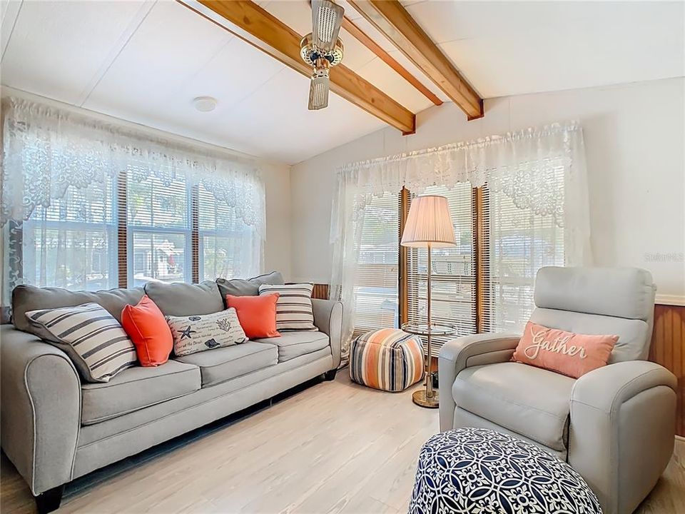 На продажу: $105,000 (1 спален, 1 ванн, 673 Квадратных фут)