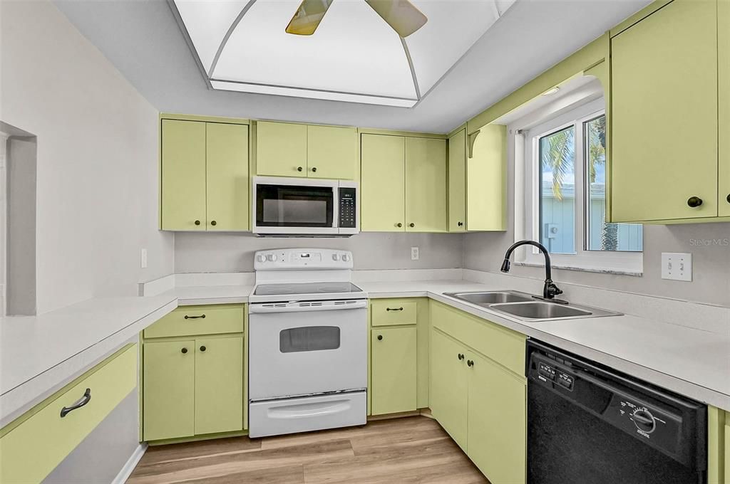 En Venta: $229,900 (2 camas, 2 baños, 1364 Pies cuadrados)