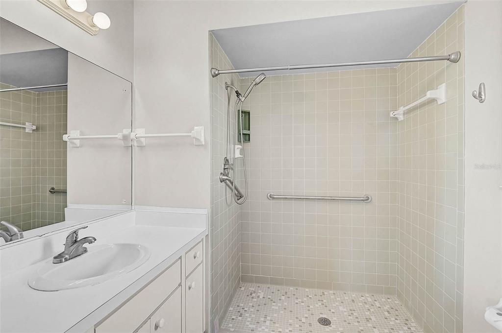 En Venta: $229,900 (2 camas, 2 baños, 1364 Pies cuadrados)