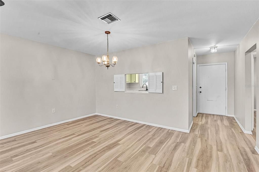 En Venta: $229,900 (2 camas, 2 baños, 1364 Pies cuadrados)