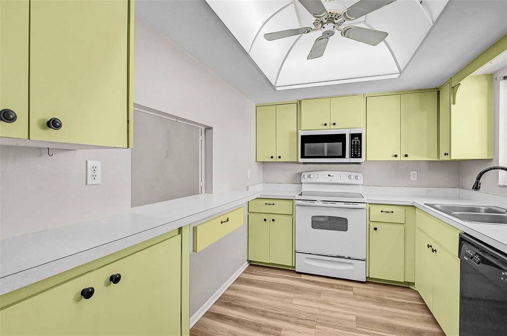 En Venta: $229,900 (2 camas, 2 baños, 1364 Pies cuadrados)