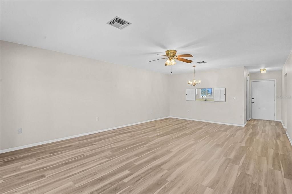 En Venta: $229,900 (2 camas, 2 baños, 1364 Pies cuadrados)