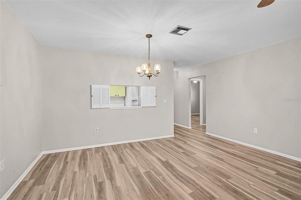 En Venta: $229,900 (2 camas, 2 baños, 1364 Pies cuadrados)