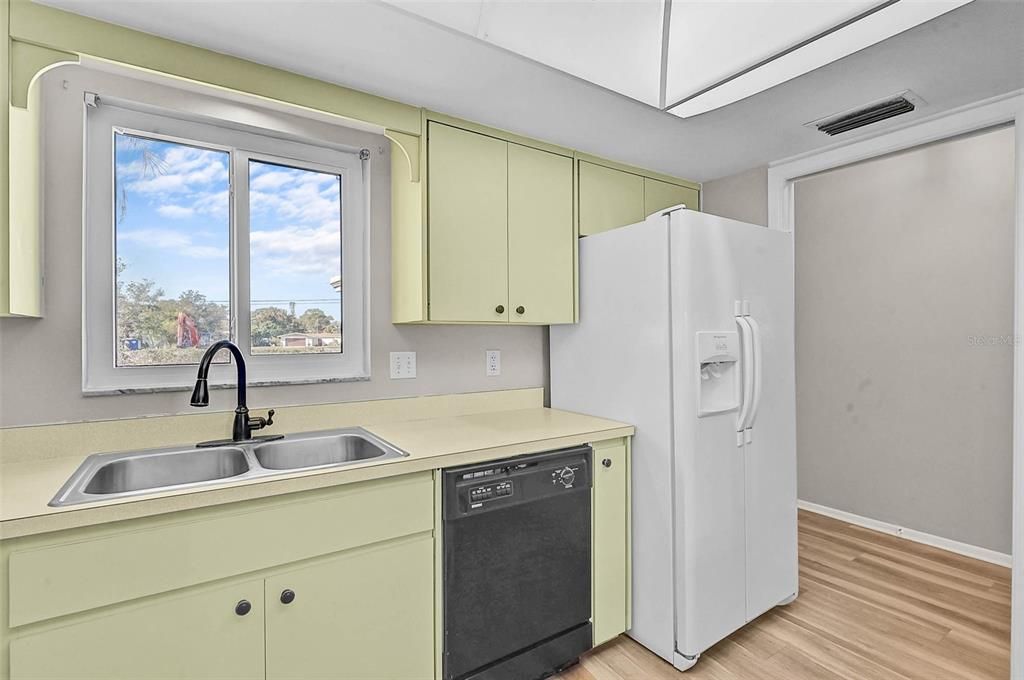 En Venta: $229,900 (2 camas, 2 baños, 1364 Pies cuadrados)