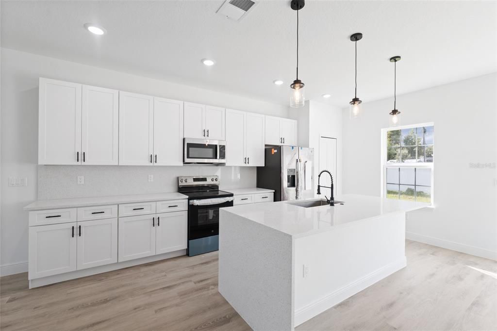 En Renta: $2,000 (4 camas, 2 baños, 1774 Pies cuadrados)