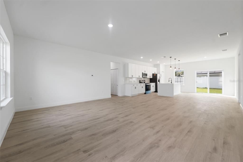 En Renta: $2,000 (4 camas, 2 baños, 1774 Pies cuadrados)