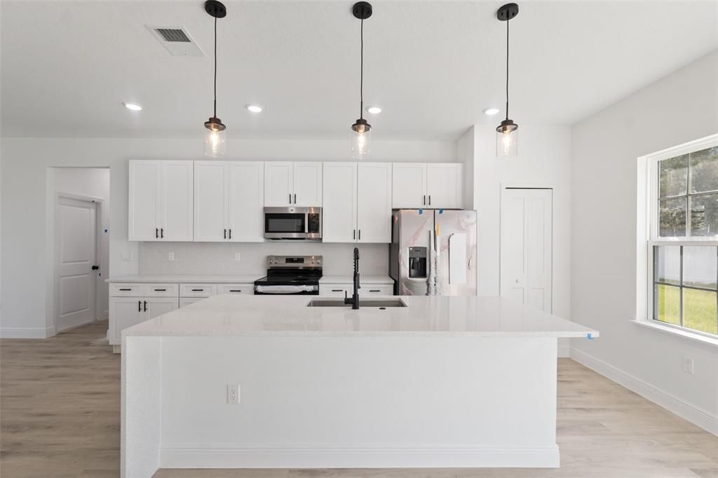 En Renta: $2,000 (4 camas, 2 baños, 1774 Pies cuadrados)