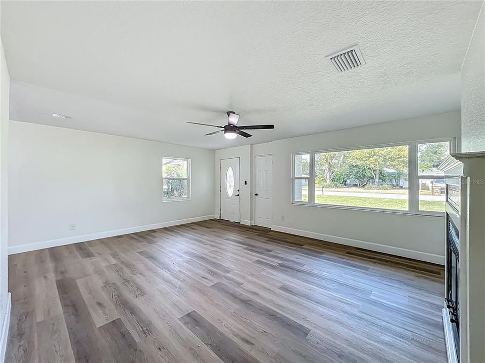 For Sale: $385,000 (4 beds, 2 baths, 1320 Square Feet)